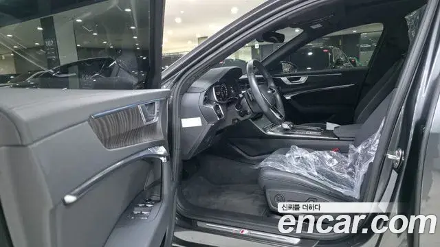 Audi A6 2021 — ფოტო 17/19
