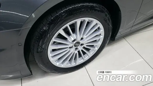 Audi A6 2021 — ფოტო 15/19