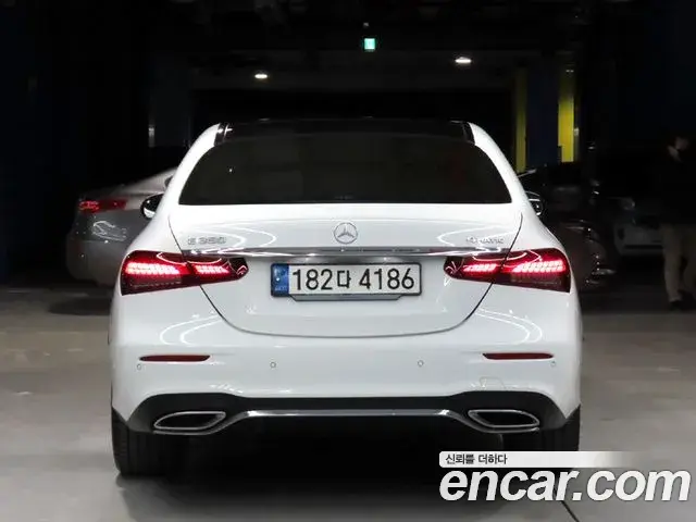 Mercedes-Benz E-Class 2022 — ფოტო 14/20