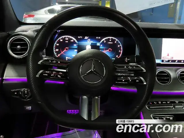 Mercedes-Benz E-Class 2022 — ფოტო 8/20