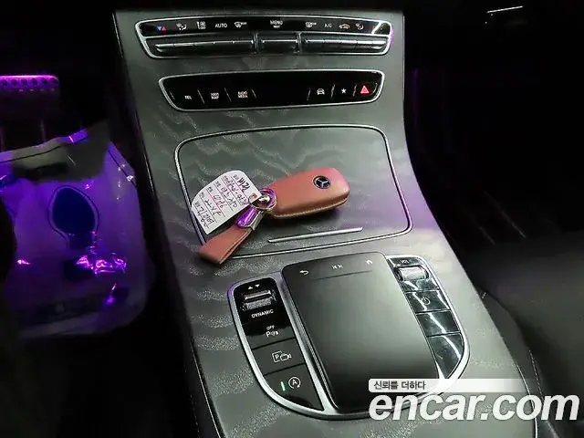 Mercedes-Benz E-Class 2022 — ფოტო 16/20