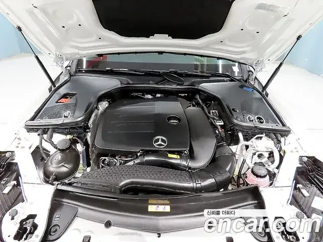 Mercedes-Benz E-Class 2022 — ფოტო 13/20