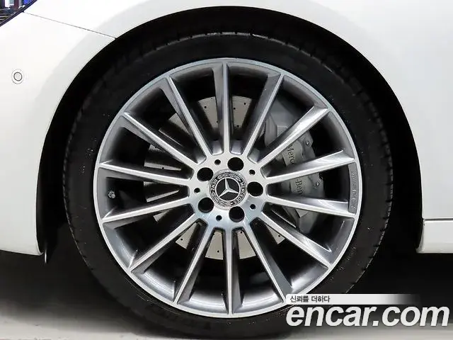 Mercedes-Benz E-Class 2022 — ფოტო 5/20