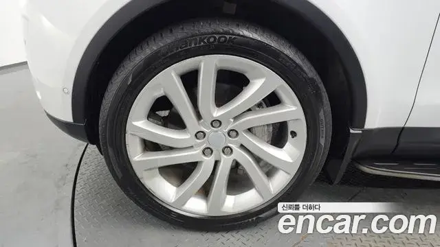 Land Rover Discovery 5 2022 — ფოტო 9/20
