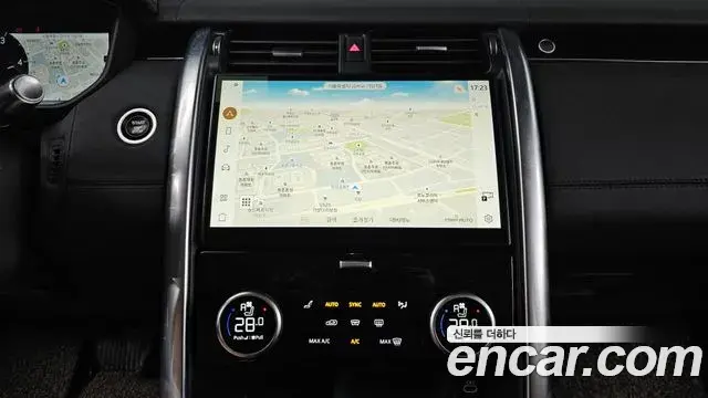 Land Rover Discovery 5 2022 — ფოტო 8/20