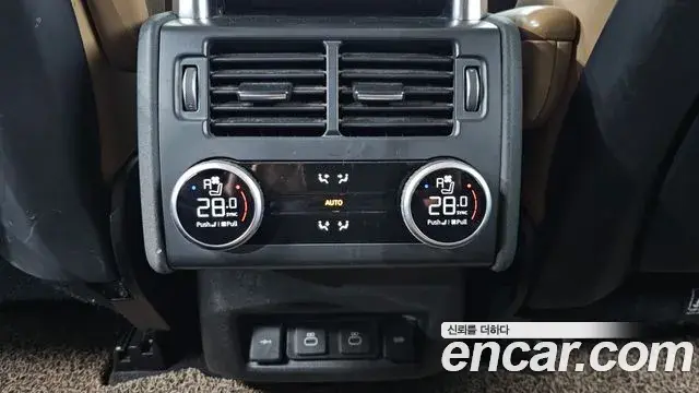 Land Rover Discovery 5 2022 — ფოტო 15/20