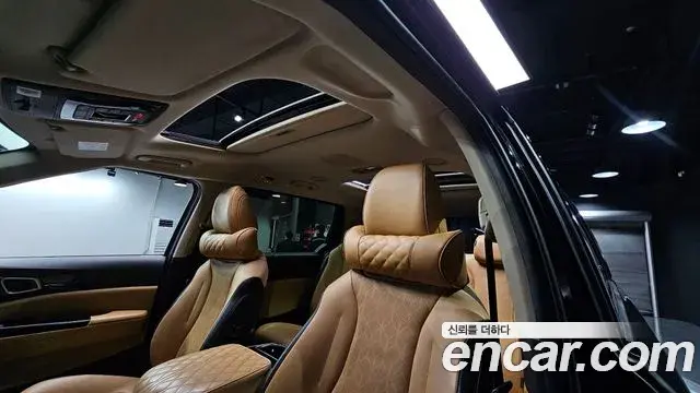 Kia Carnival 2021 — Фото 17/20