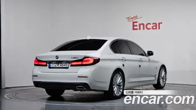 BMW 5 Series 2022 — ფოტო 11/20