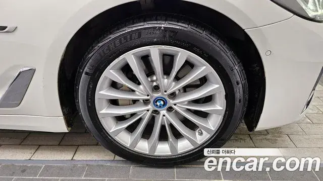 BMW 5 Series 2022 — ფოტო 13/20