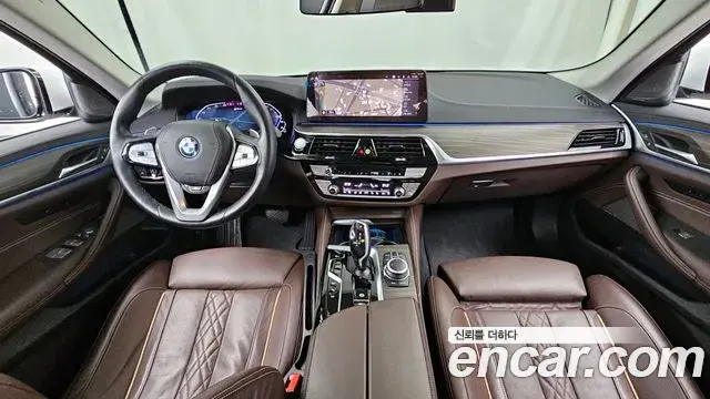 BMW 5 Series 2022 — ფოტო 14/20