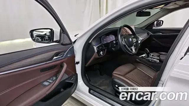 BMW 5 Series 2022 — ფოტო 18/20