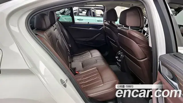 BMW 5 Series 2022 — ფოტო 9/20