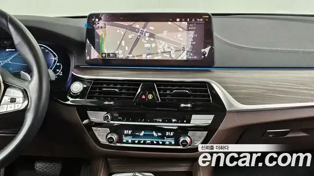 BMW 5 Series 2022 — ფოტო 16/20