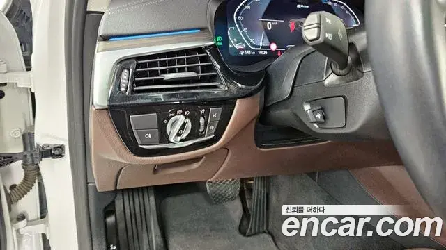 BMW 5 Series 2022 — ფოტო 7/20