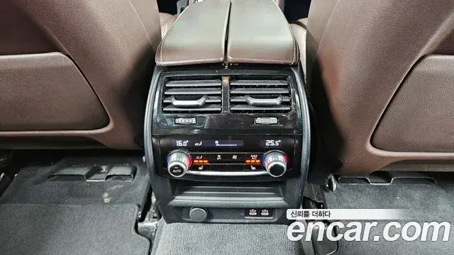 BMW 5 Series 2022 — ფოტო 17/20