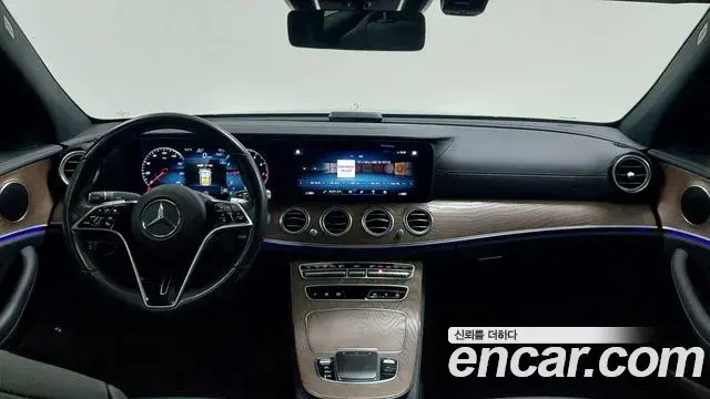 Mercedes-Benz E-Class 2020 — Photo 10/20