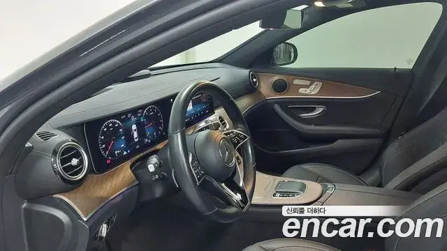 Mercedes-Benz E-Class 2020 — Photo 16/20