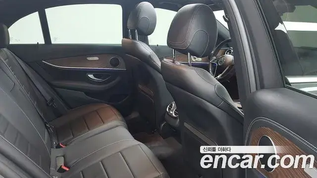 Mercedes-Benz E-Class 2020 — Photo 8/20
