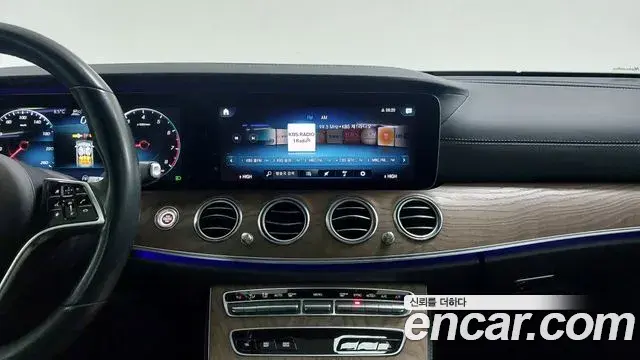 Mercedes-Benz E-Class 2020 — Photo 11/20