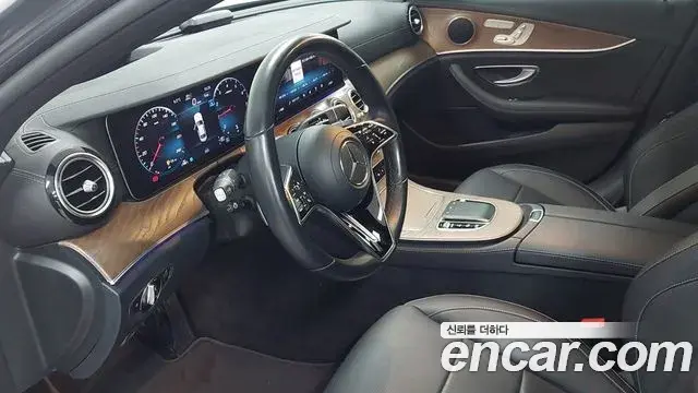 Mercedes-Benz E-Class 2020 — Photo 12/20