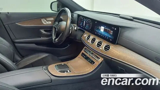 Mercedes-Benz E-Class 2020 — Photo 7/20