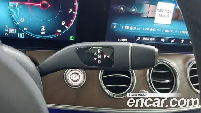 Mercedes-Benz E-Class 2020 — Photo 17/20