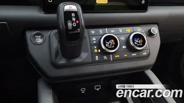 Land Rover Defender 2023 — Photo 15/20