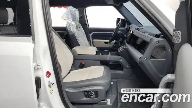 Land Rover Defender 2023 — Photo 9/20