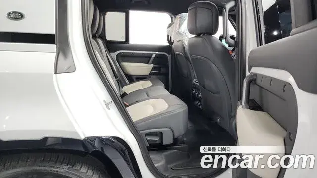 Land Rover Defender 2023 — Photo 3/20
