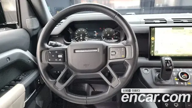 Land Rover Defender 2023 — Photo 17/20