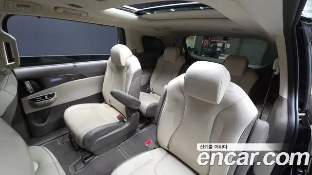 Kia Carnival 2023 — Фото 12/20