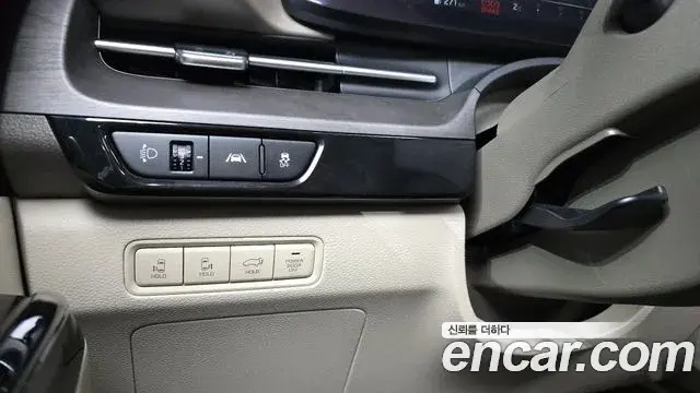 Kia Carnival 2023 — Фото 17/20