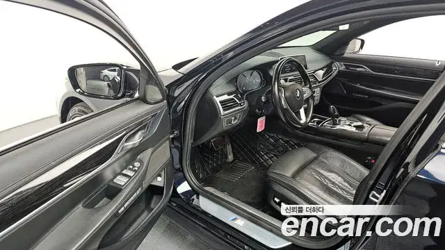 BMW 7 Series 2018 — Photo 8/20
