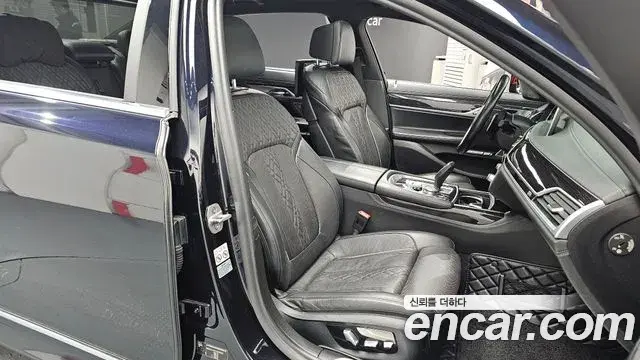 BMW 7 Series 2018 — Photo 17/20