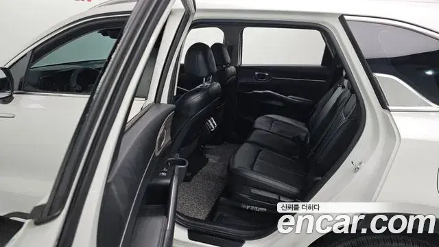 Kia Sorento 2021 — Фото 13/20