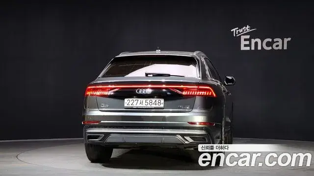 Audi Q8 2020 — ფოტო 18/20