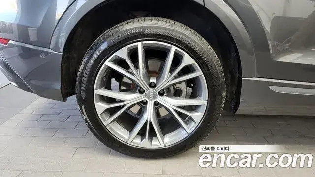Audi Q8 2020 — ფოტო 19/20