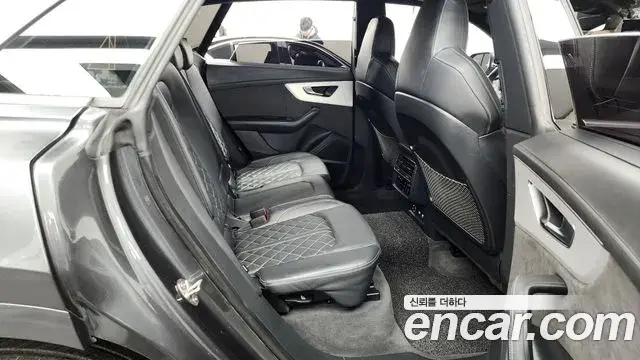 Audi Q8 2020 — ფოტო 11/20