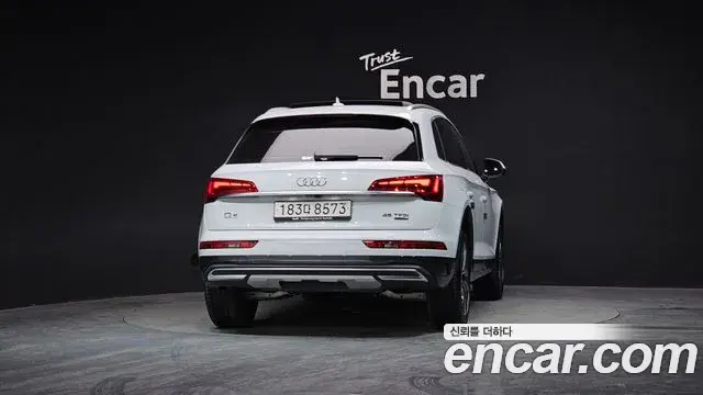 Audi Q5 2024 — ფოტო 1/20