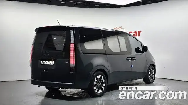 Hyundai Staria 2021 — ფოტო 9/20