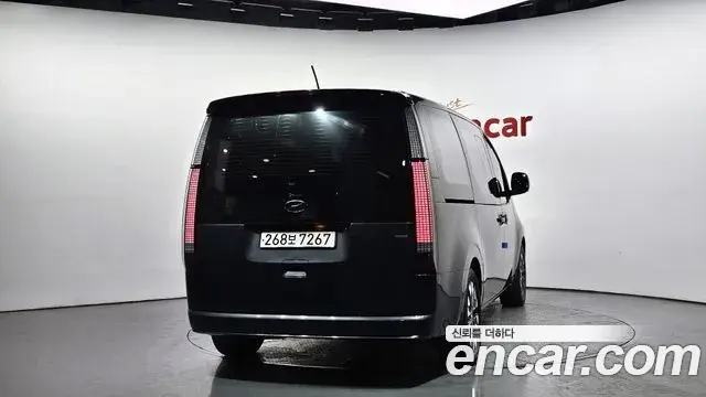 Hyundai Staria 2021 — ფოტო 13/20