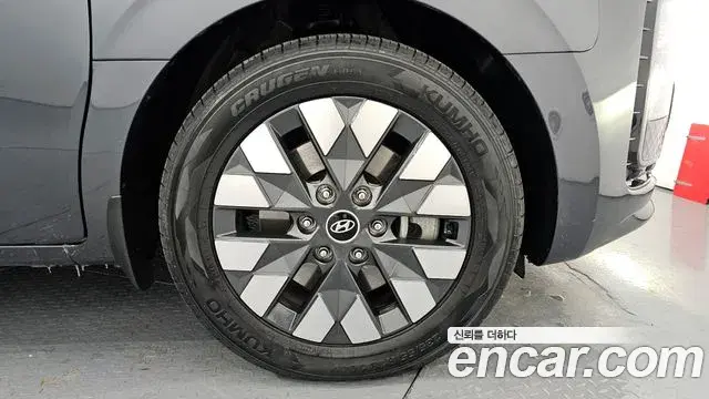 Hyundai Staria 2021 — ფოტო 3/20
