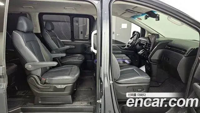 Hyundai Staria 2021 — ფოტო 11/20