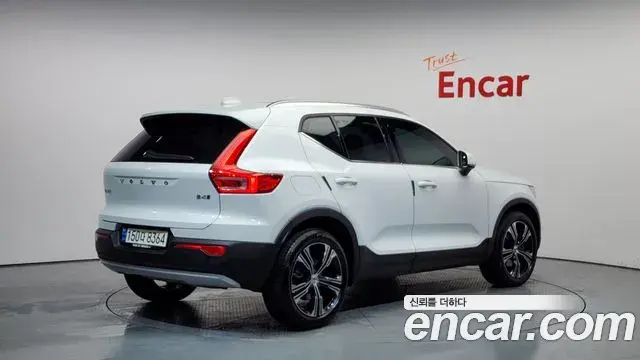 Volvo XC40 2021 — Şəkil 1/20