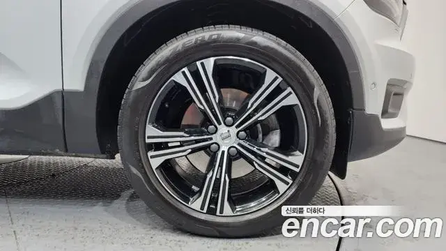Volvo XC40 2021 — Şəkil 8/20