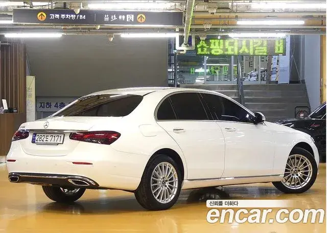 Mercedes-Benz E-Class 2023 — Şəkil 1/20