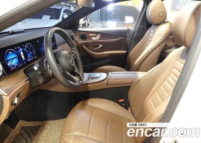 Mercedes-Benz E-Class 2023 — Şəkil 18/20