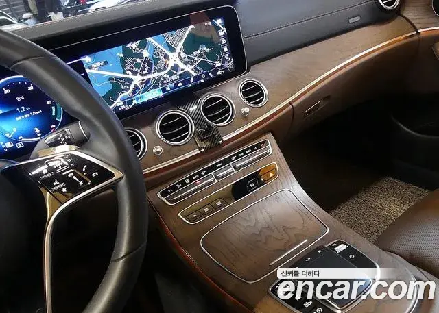 Mercedes-Benz E-Class 2023 — Şəkil 12/20