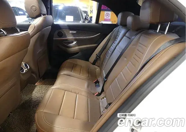 Mercedes-Benz E-Class 2023 — Şəkil 9/20