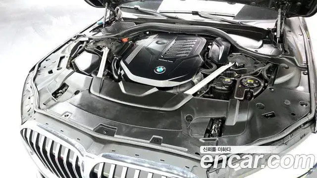 BMW 7 Series 2021 — ფოტო 19/20